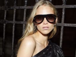 Logo de la marque Isabel Marant disponible chez Optique Queuleu Metz